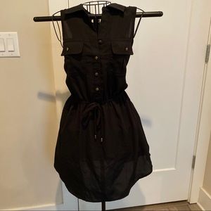 sleeveless black dress